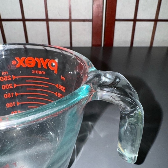 Pyrex 1 Cup Glass Measuring Cup Red Lettering Open Handle - Picture 9 of 11